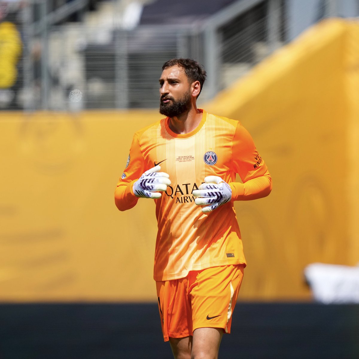 ActuFoot_'s tweet image. 🚨🚨 𝗨𝗡𝗘 𝗥𝗘́𝗨𝗡𝗜𝗢𝗡 𝗗𝗘𝗩𝗥𝗔𝗜𝗧 𝗔𝗖𝗧𝗘𝗥 𝗟𝗘 𝗗𝗘́𝗣𝗔𝗥𝗧 𝗗𝗘 𝗗𝗢𝗡𝗡𝗔𝗥𝗨𝗠𝗠𝗔 🇮🇹 𝗖𝗘𝗧𝗧𝗘 𝗦𝗘𝗠𝗔𝗜𝗡𝗘 ! 👋

Le PSG va ouvrir la porte aux négociations avec un club étranger.

Chelsea 🏴󠁧󠁢󠁥󠁮󠁧󠁿 et Galatasaray 🇹🇷 sont les clubs les plus intéressés.

🗞️…