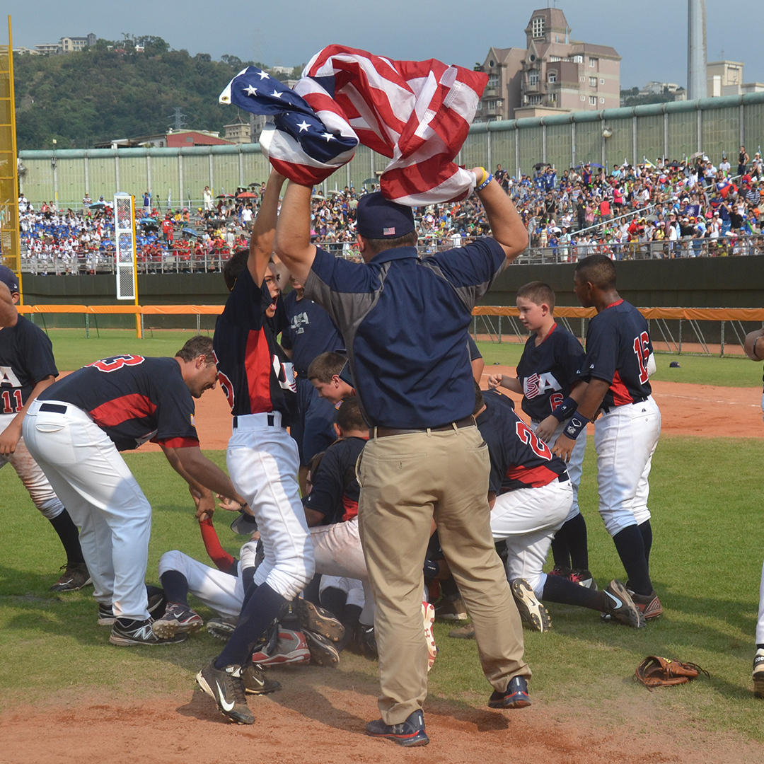 USABaseball's tweet image. On this day in 2013, Team USA&apos;s 12U National Team won its first-ever gold medal and U-12 Baseball World Cup! Since its inception in 2013, the 12U National Team has won five World Cup Titles! 🏆🇺🇸

#OnthisDay x @bigleaguechew x @USABaseball12U