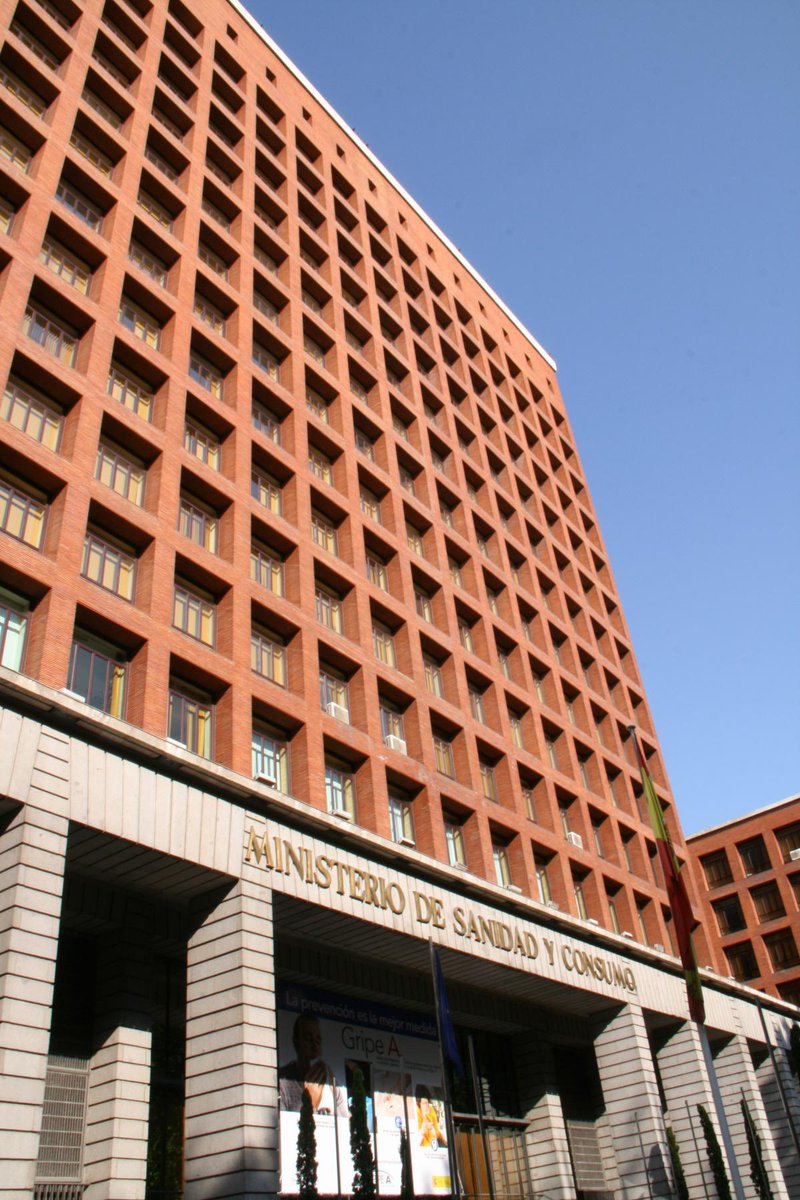 👉🏻 Ante la reunión del Pleno de la Comisión de RRHH del SNS, prevista el 30J:

➡️ recordamos que la negociación del Estatuto Marco no está concluida y que el borrador aún presenta aristas que deben resolverse para lograr el consenso

sanidad.ccoo.es/noticia:733558…

#SinTiNoFunciona