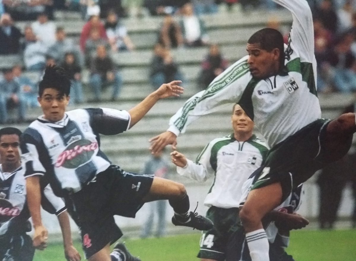 📅 28/07/2001 ⭐️

<a href="/ClubALOficial/">Club Alianza Lima</a> derrotó 2 - 1 a Deportivo Wanka por la fecha 01 del Torneo Clausura🏆. 

🏟  Alejandro Villanueva 
⚽ Eduardo Esidio 🇧🇷 y <a href="/ernestoarakaki/">Ernesto Arakaki</a>
📌 Debut oficial en Primera de Jefferson Farfán (Ingresó por Waldir Sáenz en el ST)