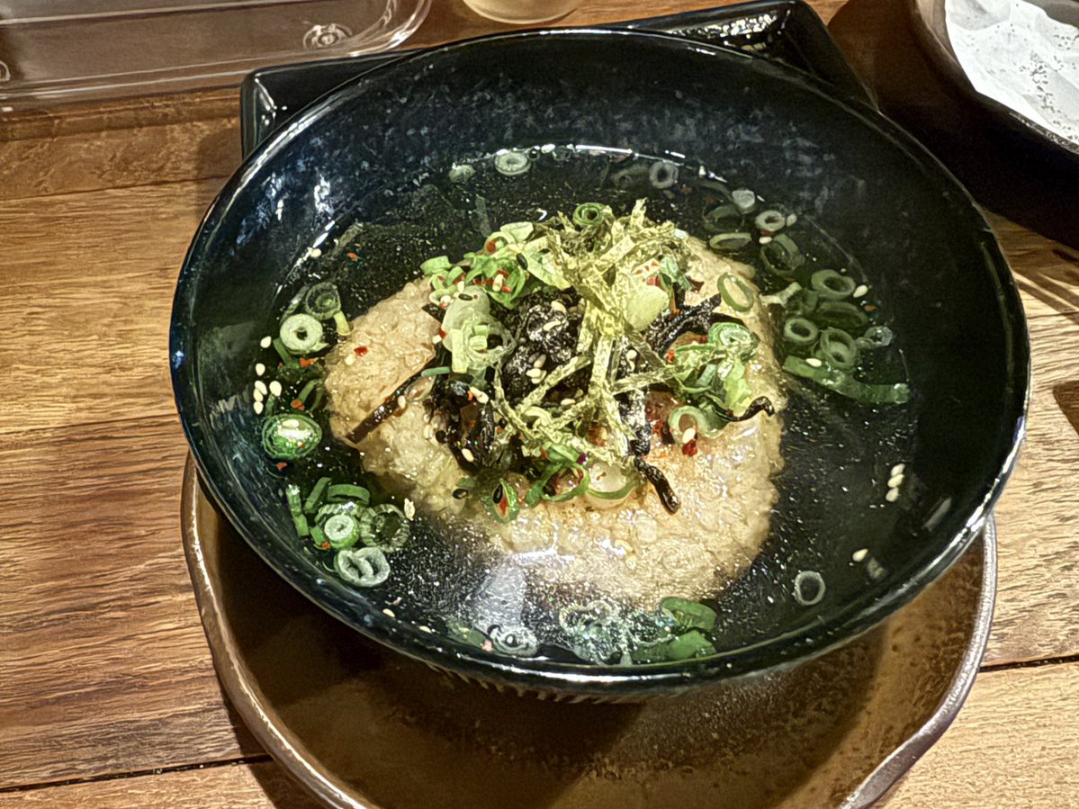 Uechiline's tweet image. 歯止めが効かなくて⭐️夏

去年の3月のジゴロックの時に来た餃子のお店で、去年は満腹で食べれなかった揚げおにぎり茶漬けを食べ、るだけには止まらずに餃子ももちろん食べた、夏だから仕方ない（夏は食欲が増す）