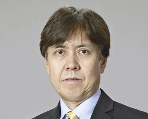 岸田政権でオフレコでLGBT同性婚カップルを「見るのも嫌だ」「隣に住んでいるのも嫌だ」と言って更迭・降格された荒井勝喜・首相補佐官。
経産省に戻ったあとまた昇格し、通商政策局長に就任、赤沢大臣率いるトランプ関税交渉チームの主要メンバーになって大成果をあげるに至る。