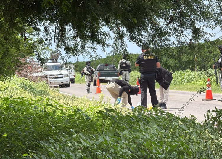 🚨Ahora 20 "infartados" en Sinaloa (4 colgados, 16 en camioneta). Mientras @claudiashein otra vez exige disculpas de España, hace leña del Chicharito y evade hablar de los problemas de México. ¿A quién quieren engañar con estas distracciones? La crisis sigue sin respuestas.