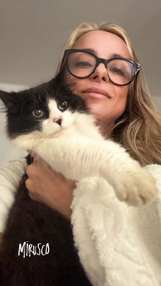 Fernanda_CidL's tweet image. Mirusco é tímido.