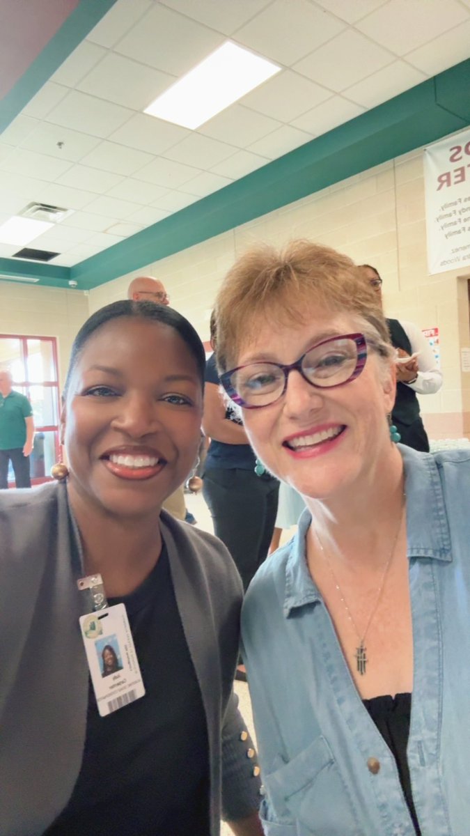 Here with my counselor buddy at New Employee Academy! <a href="/LongviewISD/">Longview ISD</a> #lillobos 💚💚