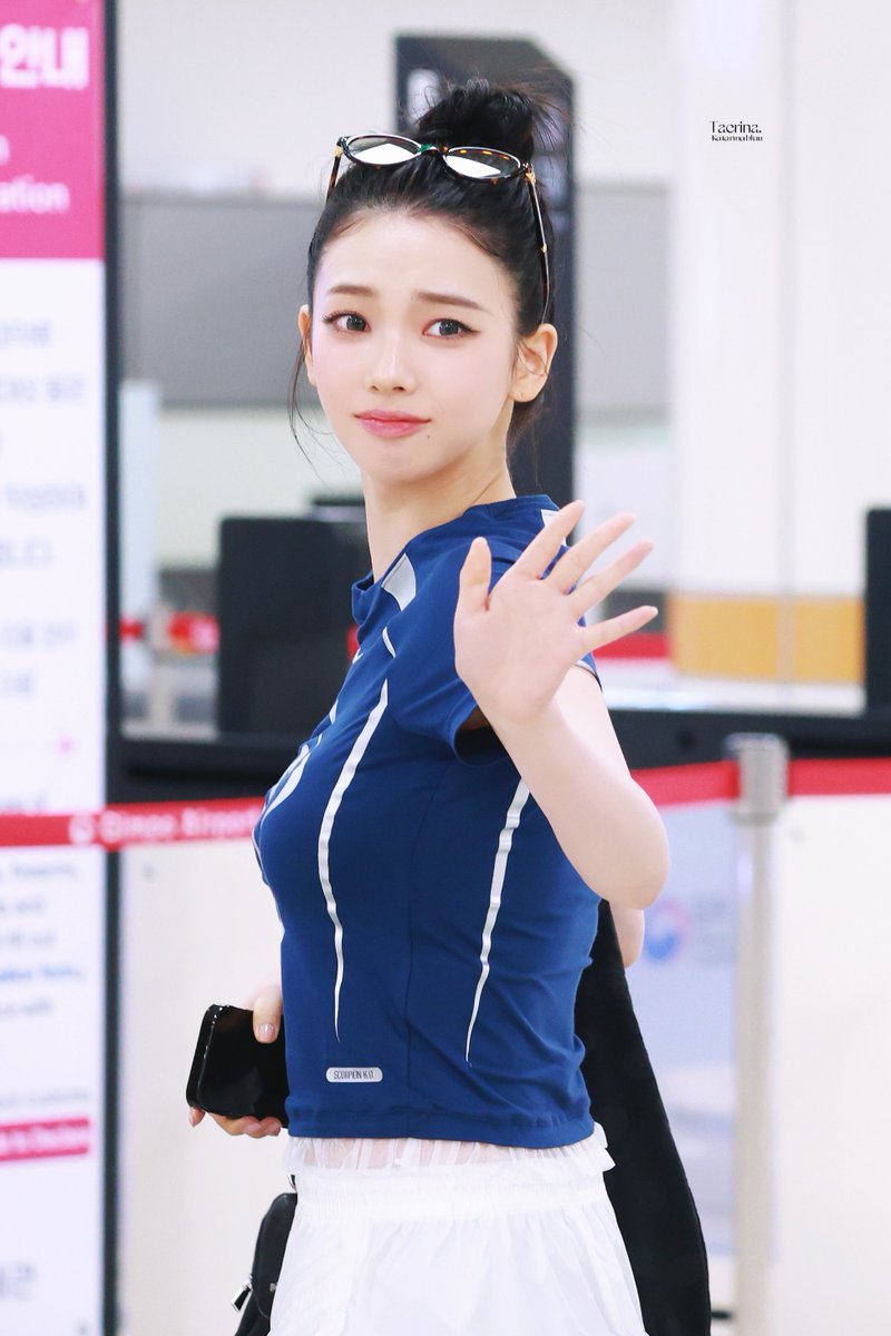 taerina09's tweet image. 250728 김포공항 
완전 메추리알🥺🩵
#카리나 #에스파 #aespa #Karina