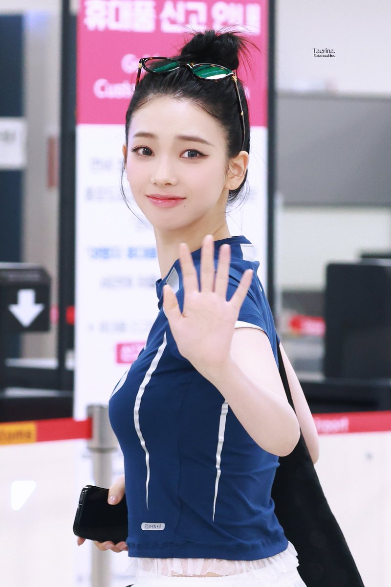 taerina09's tweet image. 250728 김포공항 
완전 메추리알🥺🩵
#카리나 #에스파 #aespa #Karina
