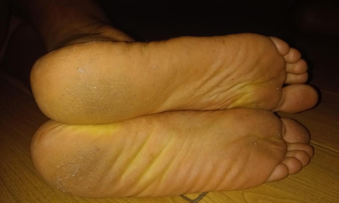 EBONYCARY2001's tweet photo. Hello guys, where are my worshippers? 🦶🏼
👅
My feet need you. Let me know in the comments, my dears♥♥♥ https://t.co/7Y5YUUxdyS