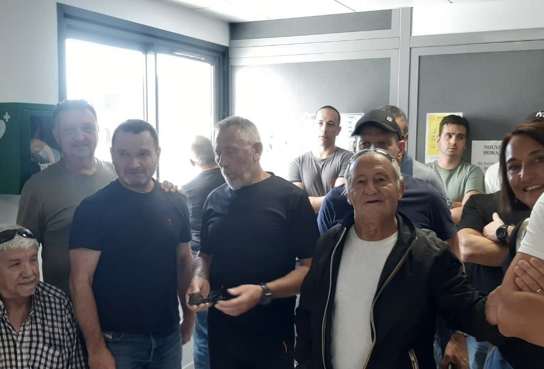 Partitu_FemuAC's tweet image. Presenti oghje à fiancu à @CollectifAPP
Les saisies bancaires réalisées sur d’anciens prisonniers politiques sont scandaleuses.
Nous réaffirmons que le climat d’apaisement souhaité dans le cadre du processus d’autonomie doit passer par l’abandon des poursuites envers les…