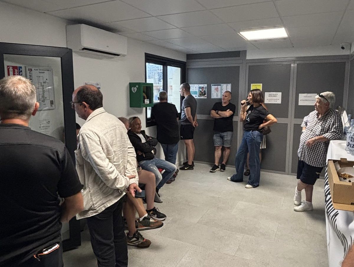 Partitu_FemuAC's tweet image. Presenti oghje à fiancu à @CollectifAPP
Les saisies bancaires réalisées sur d’anciens prisonniers politiques sont scandaleuses.
Nous réaffirmons que le climat d’apaisement souhaité dans le cadre du processus d’autonomie doit passer par l’abandon des poursuites envers les…