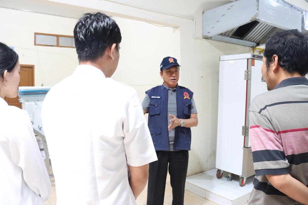 KPPU keluarkan siaran pers terkait "KPPU Siapkan Rekomendasi untuk Suksesnya Program Makan Bergizi Gratis”.

Selengkapnya di kppu.go.id/wp-content/upl…

#KPPU #PersainganUsaha #MBG #SPPG #kemitraan #lampung #Indonesia