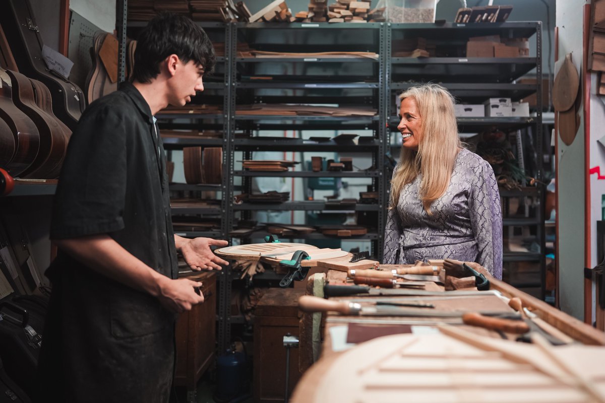 Rocío Albert (@blondieconomics) on Twitter photo Hoy he visitado el taller de <a href="/GUITARRARAMIREZ/">GUITARRAS RAMÍREZ</a>, una empresa familiar y centenaria que está entre las más importantes del mundo de fabricación de guitarra clásica y española.
Ayudamos a estos negocios artesanos aumentando un 50% las ayudas para su promoción y formación. Hoy he visitado el taller de <a href="/GUITARRARAMIREZ/">GUITARRAS RAMÍREZ</a>, una empresa familiar y centenaria que está entre las más importantes del mundo de fabricación de guitarra clásica y española.
Ayudamos a estos negocios artesanos aumentando un 50% las ayudas para su promoción y formación.
