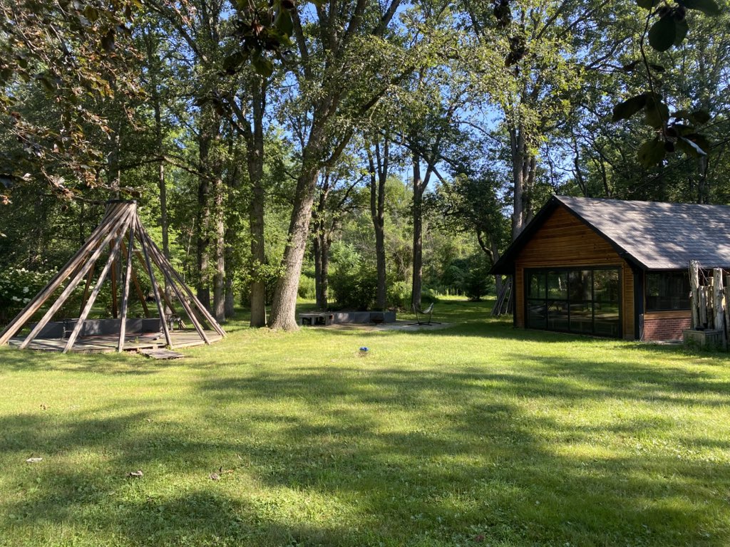 Aerocles's tweet image. goodbye to the most perfect Airbnb. Secluded, woodsy, clean, rustic. Cast iron everywhere. Everything smells like a fire place.
Pool ✅
Hot tub ✅
Sauna ✅
Cold plunge ✅
Cookhouse w wood burning grill ✅
Stargazing chairs ✅
Immaculate Vibes ✅
Friends ✅
Best birthday ever