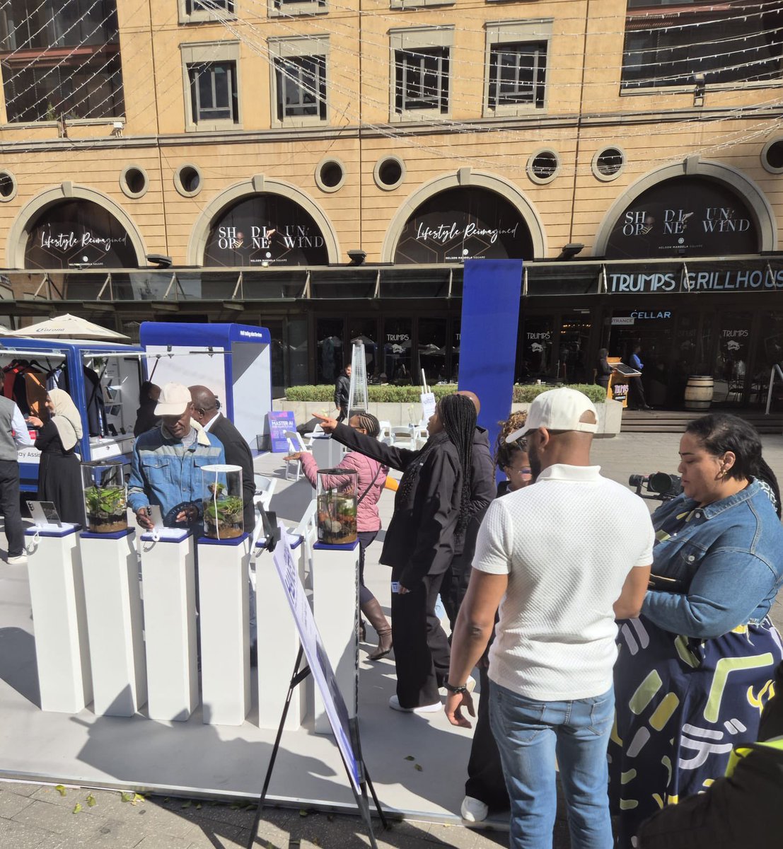 JustMeka_'s tweet image. #AD| Yeah so you don’t want to miss the next @SamsungMobileSA Galaxy Hangout hey?! Got to explore the Galaxy Z Flip7&apos;s Armored Aluminum frame and tjo 🥵🫰🏾 Thinner in form, but stronger and more durable!