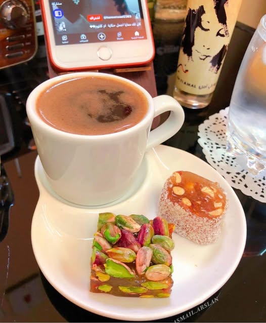 خذو دائمًا مايليق بكم ويوازي أرواحكم من حلم وأشخاص وحتى كلمات.