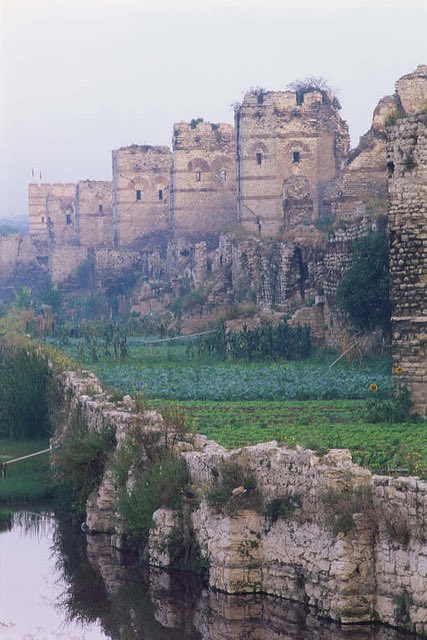 An old photo of the Theodosian Walls in a slightly ruined but still quite tremendous state.