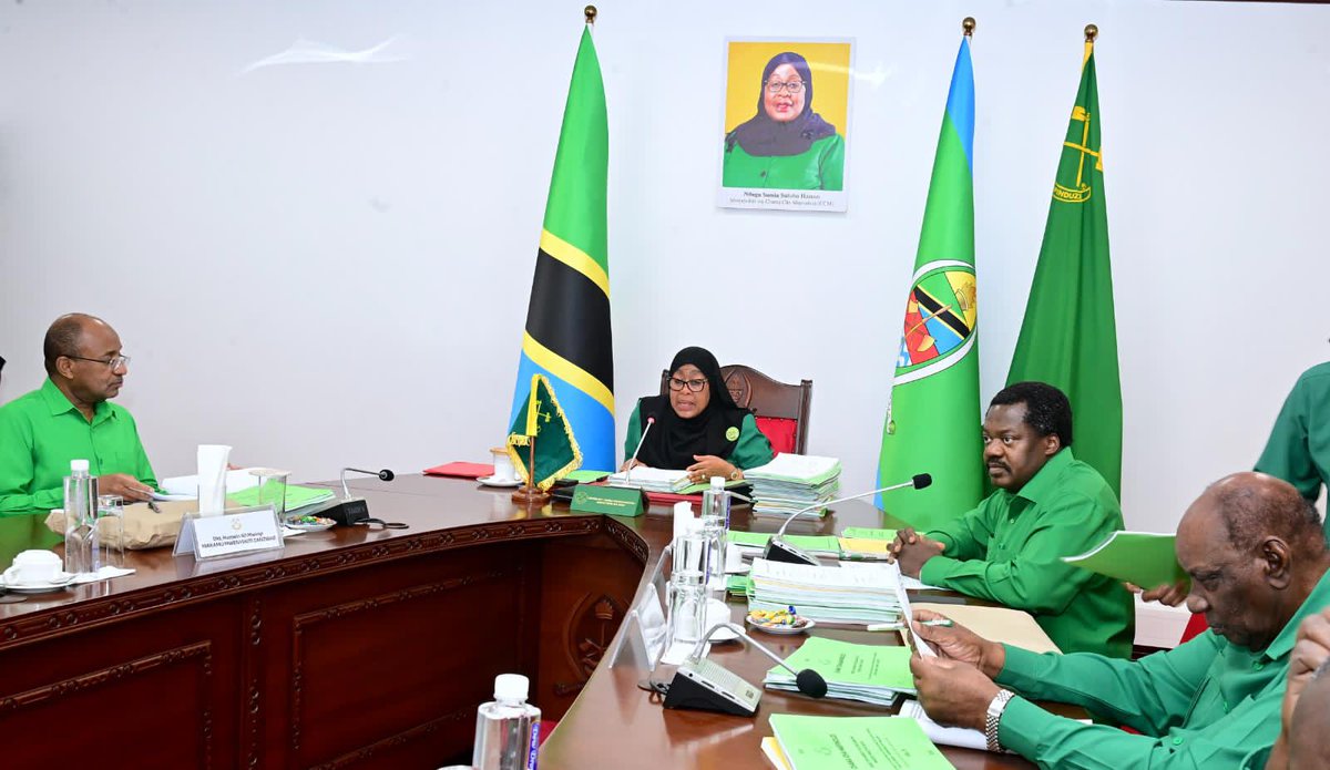 babalao__'s tweet image. Mwenyekiti wa Chama cha Mapinduzi (CCM) Taifa na Rais wa Jamhuri ya Muungano wa Tanzania, Mhe. Dkt. Samia Suluhu Hassan akiongoza Kikao cha Kamati Kuu ya Halmashauri Kuu ya CCM Taifa Jijini Dodoma tarehe 28 Julai, 2025.