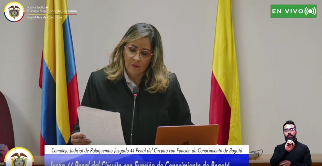 lasillavacia's tweet photo. Inicia lectura del fallo del juicio a @AlvaroUribeVel por manipulación de testigos. 

La jueza Sandra Heredia dirá, en 1ra instancia, si el expresidente es culpable o inocente de soborno, soborno a testigo y fraude procesal.

Con el HT #FalloUribe contaremos el minuto a minuto. https://t.co/XFIqcGKSst