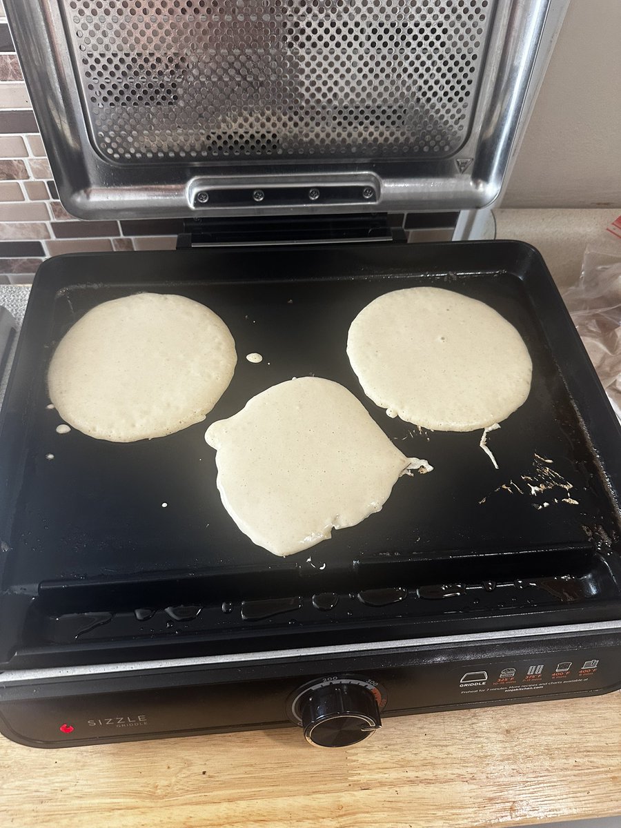 GR86JT's tweet image. Woke up craving pancakes, so made pancakes. 🥞