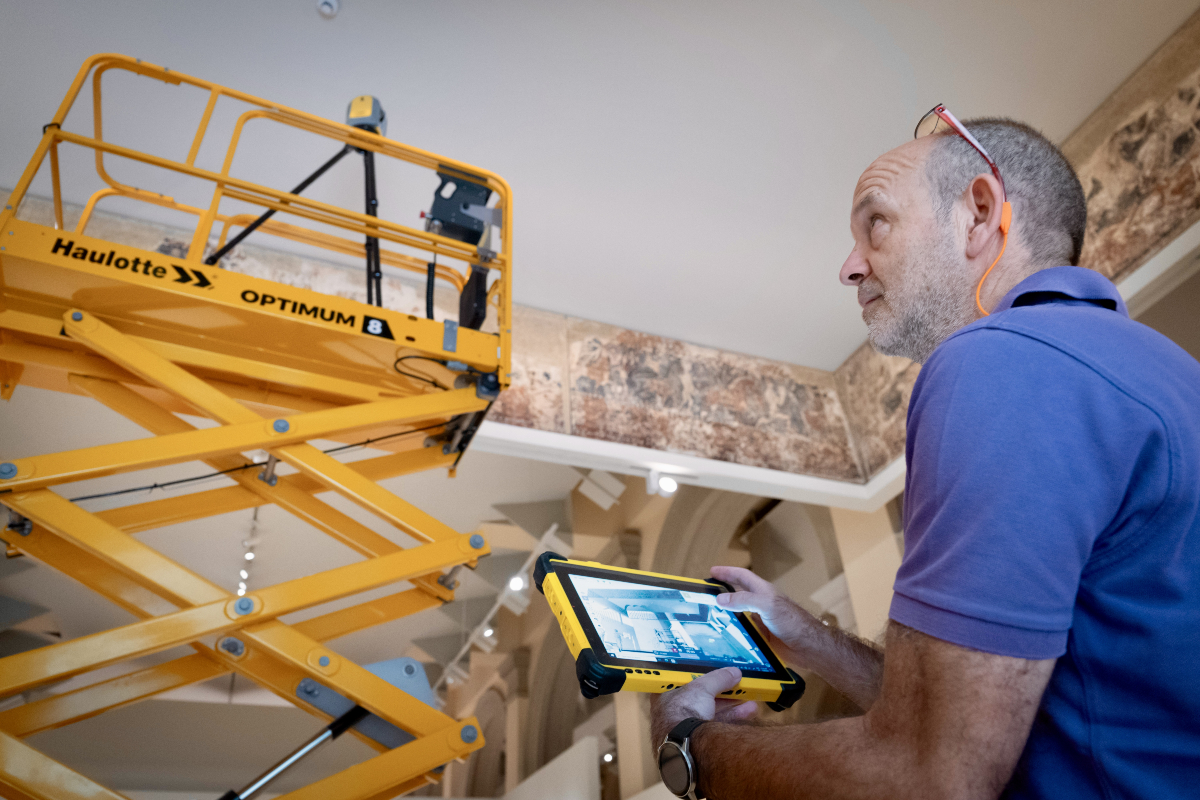 GobAragon's tweet image. 🖼️ Técnicos aragoneses trabajan en el levantamiento fotogramétrico de las pinturas profanas y murales de Sijena en el MNAC.
📍Los trabajos se han iniciado en la sala 17 del museo, donde se encuentran las pinturas profanas, y se prolongarán hasta el miércoles.
📎…