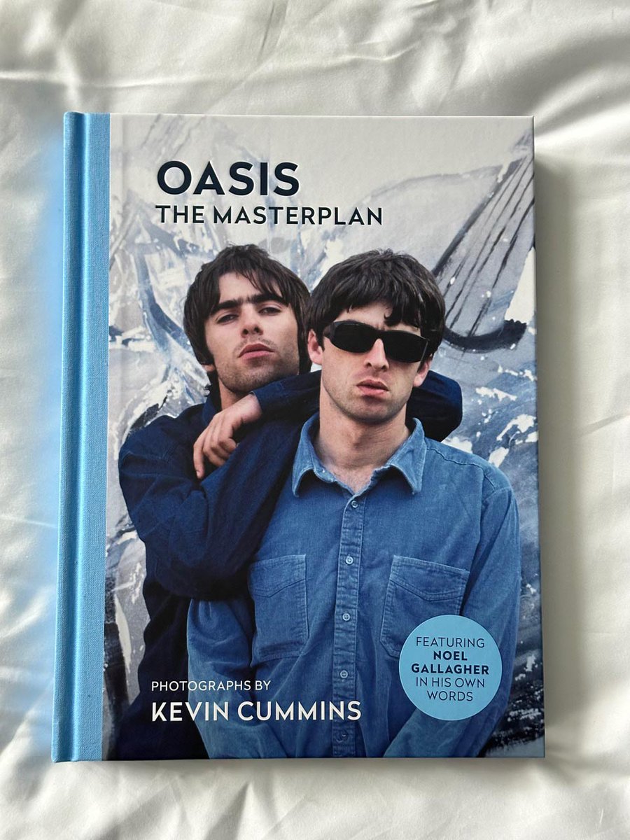 All the photographs of #Oasis around Wembley Park are from my book: Oasis The Masterplan: Photographs by Kevin Cummins, featuring Noel Gallagher in his own words amzn.eu/d/3rSKqU7 #Amazon via @Amazon or at your local bookstore. #OasisLive25 #OasisWembley