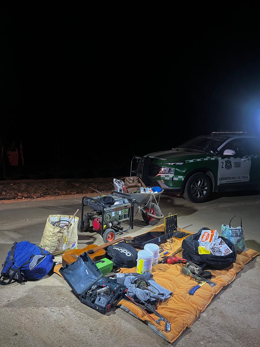 #Quilpué: Carabineros de la Tcia. Rita Olivares Raio detuvo a un sujeto por el delito de robo en lugar habitado, luego de que fuera sorprendido por cámaras de seguridad del lugar sustrayendo especies. El imputado, además, portaba un arma de fuego. Las especies fueron recuperadas.