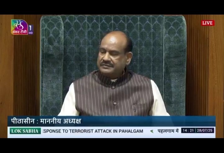 Amityadav_7272's tweet image. जिस तरह से ये महाशय सदन में विपक्ष के साथ व्यवहार करते है
क्या ये कुर्सी पे बैठने के लायक है ❓
#oprationmahadev
#oprationsindoor