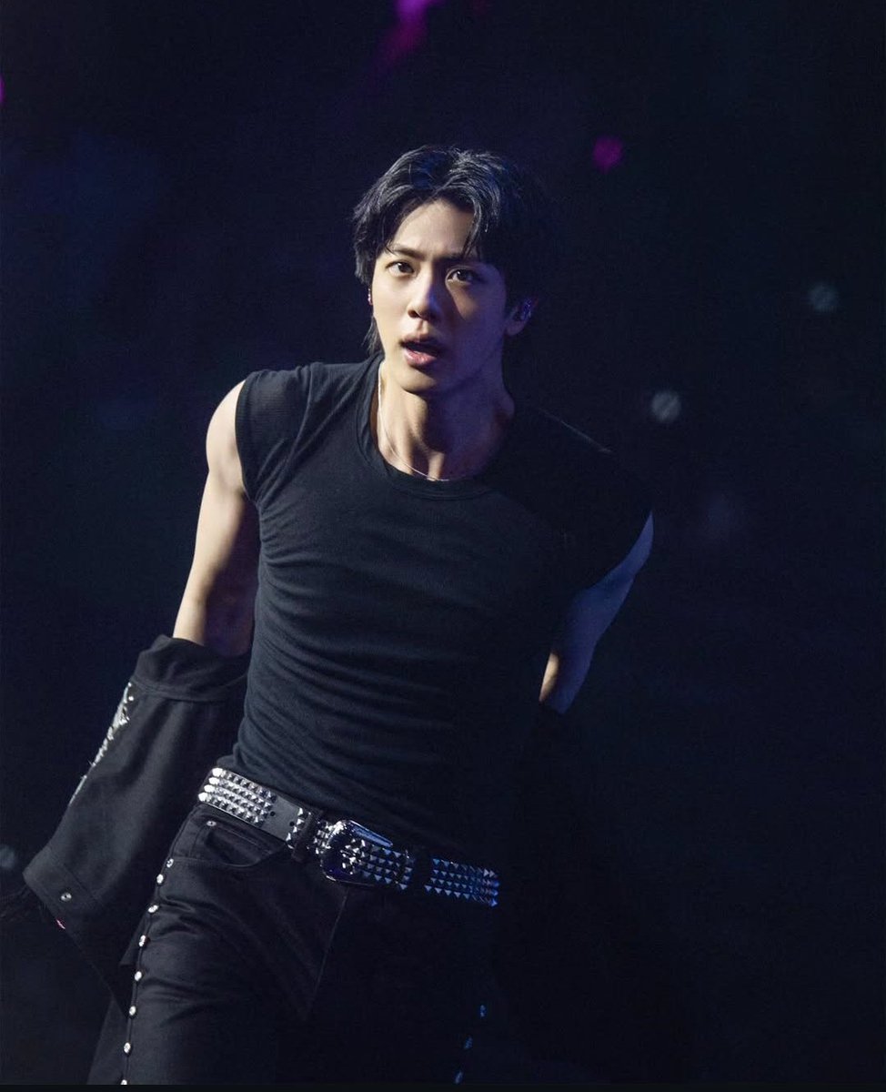 jnsbarb's tweet image. i hope every other btch who looks at him dye
