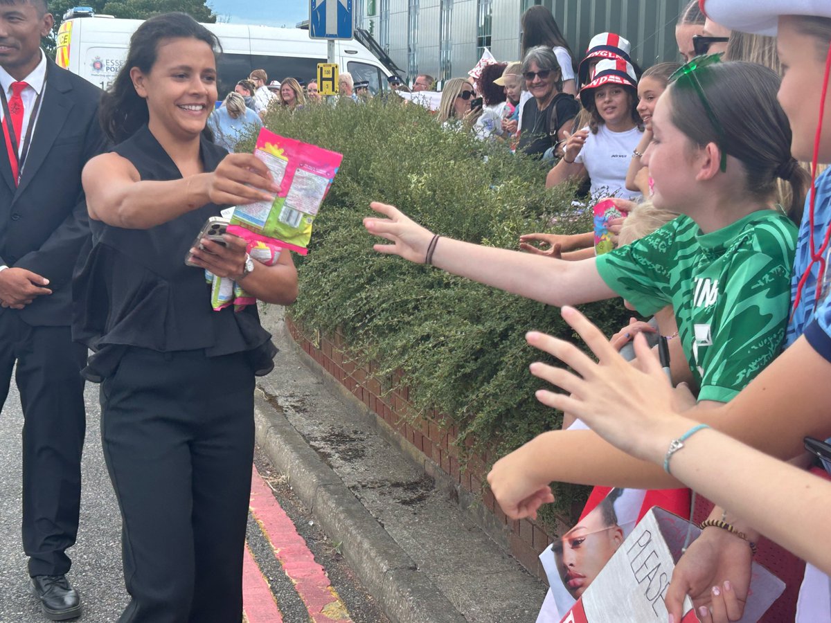 In what could be the second loudest cheer of the day <a href="/SouthendAirport/">London Southend Airport</a> airport staff have started giving out Percy Pigs to fans awaiting the <a href="/Lionesses/">Lionesses</a>…
