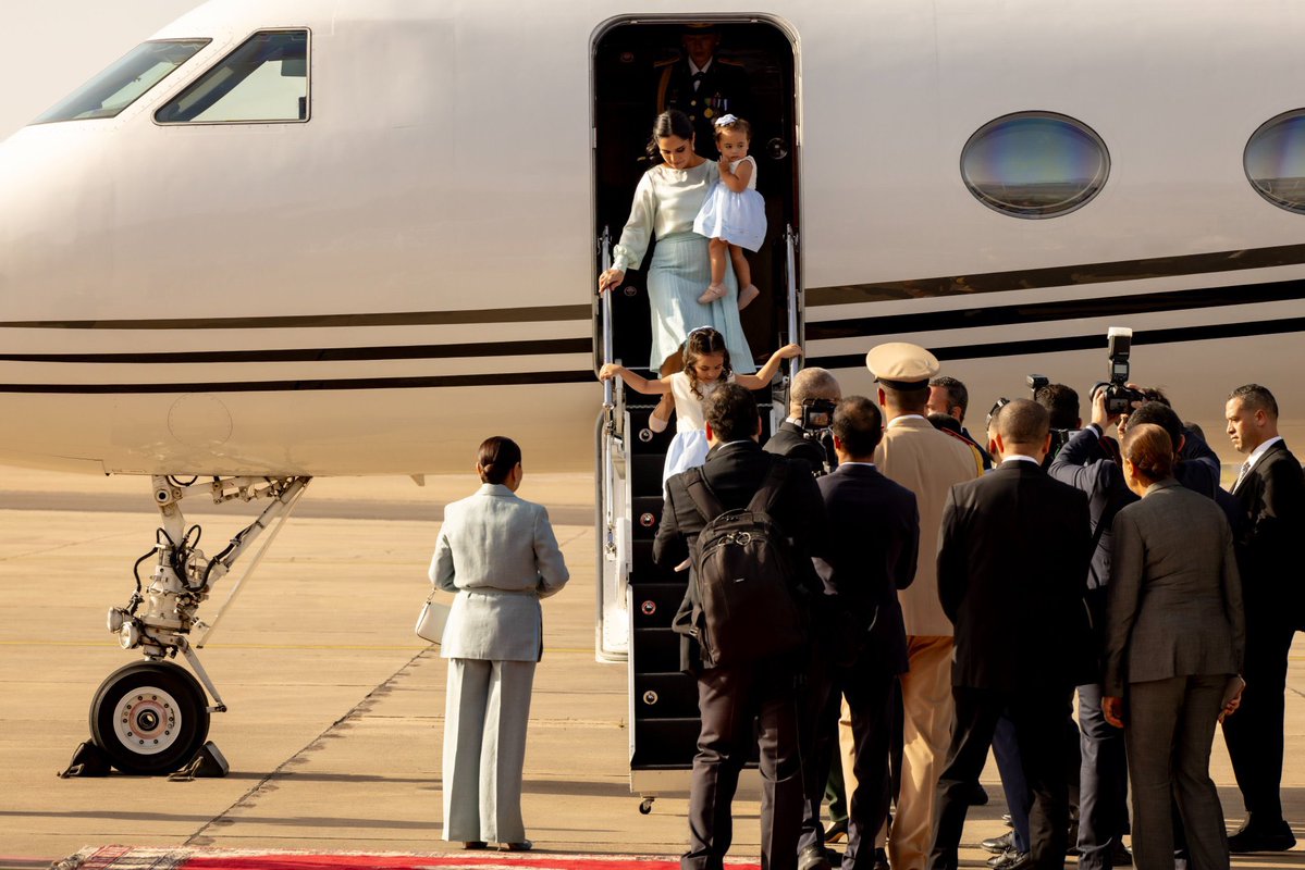 ElTrompudo2022's tweet image. 📢 Gabriela de Bukele se ha dado el gusto de volar en un jet privado desde El Salvador hasta Marruecos, ida y vuelta, en un avión de lujo Gulfstream G650‼️
Averigüé costos en la red...
📍 Ruta: San Salvador – Marruecos – San Salvador
✈️ Jet: Gulfstream G650
🕒 Tiempo total de…