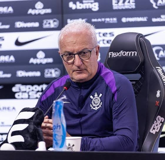 povotime1910's tweet image. Técnico do Corinthians, Dorival Júnior, falou sobre a Copa do Brasil e o duelo diante do Palmeiras
"É um jogo fundamental, importância muito grande. Uma competição que representa muito a todos nós, espero que tenhamos todos em condição de jogar”
📸 [Rodrigo Coca/Ag.…