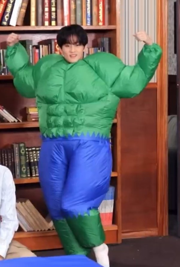 markyuppi's tweet photo. MARK LEE 😭😭😭🤏🏻🤏🏻🤏🏻🤏🏻 https://t.co/ppulEwzrLO