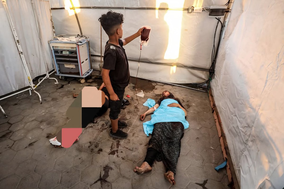 سرقوا من الطفل الفلسطيني  أرضه وأمانه، وقتلوا أمه، وجوعوه وأحرقوه حيا

ويتكلمون بعد هذا عن حقوق الطفل والإنسان؟!

#غزه_تباد_وتحرق
#غزه_تموت_جوعاً
#غزة_تُجوع
#غزة_الآن
#انقذوا_غزة_من_المجاعة
#عمان_تستجيب_حتى_لا_نكون_خصوما