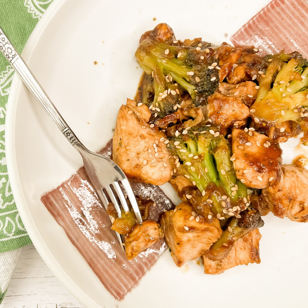 Skillet Chicken and Broccoli is a quick one-pan meal with tender chicken, crisp broccoli, and a simple homemade stir-fry sauce. #onepandinner #chicken #stirfry blogghetti.com/one-skillet-ch…