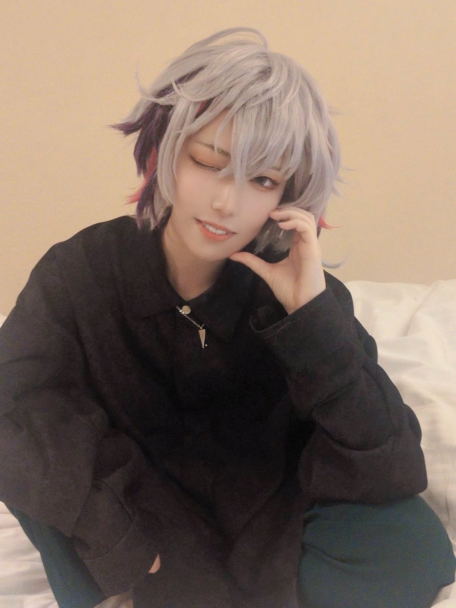 nei_725m's tweet image. ⚠︎コスプレ/🥂✨ 捏造

ベッドダイブした後一旦ハート作るかでハート作った🫶

📷@damin_cos_33