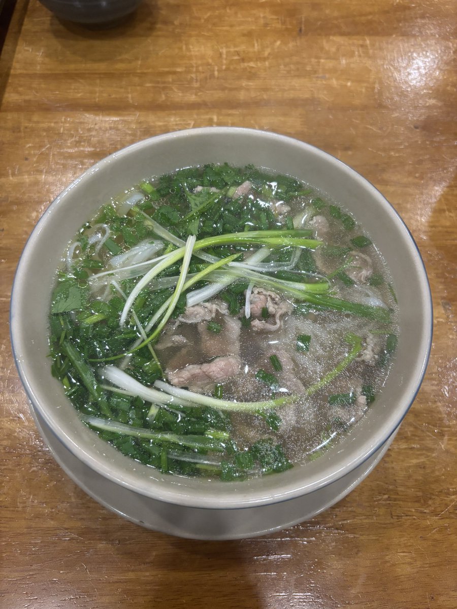AAzu31's tweet image. 昨夜、無事にホーチミンに到着しました🇻🇳
皆さん行ってらっしゃいメッセージを有難うございました！！

早速、今朝からGと戦っています（笑）
そして嬉しいことに、家の下になんとトップバリュー！！イオン様神様です。ただ、お米2キロで3,000円..た、、高い。