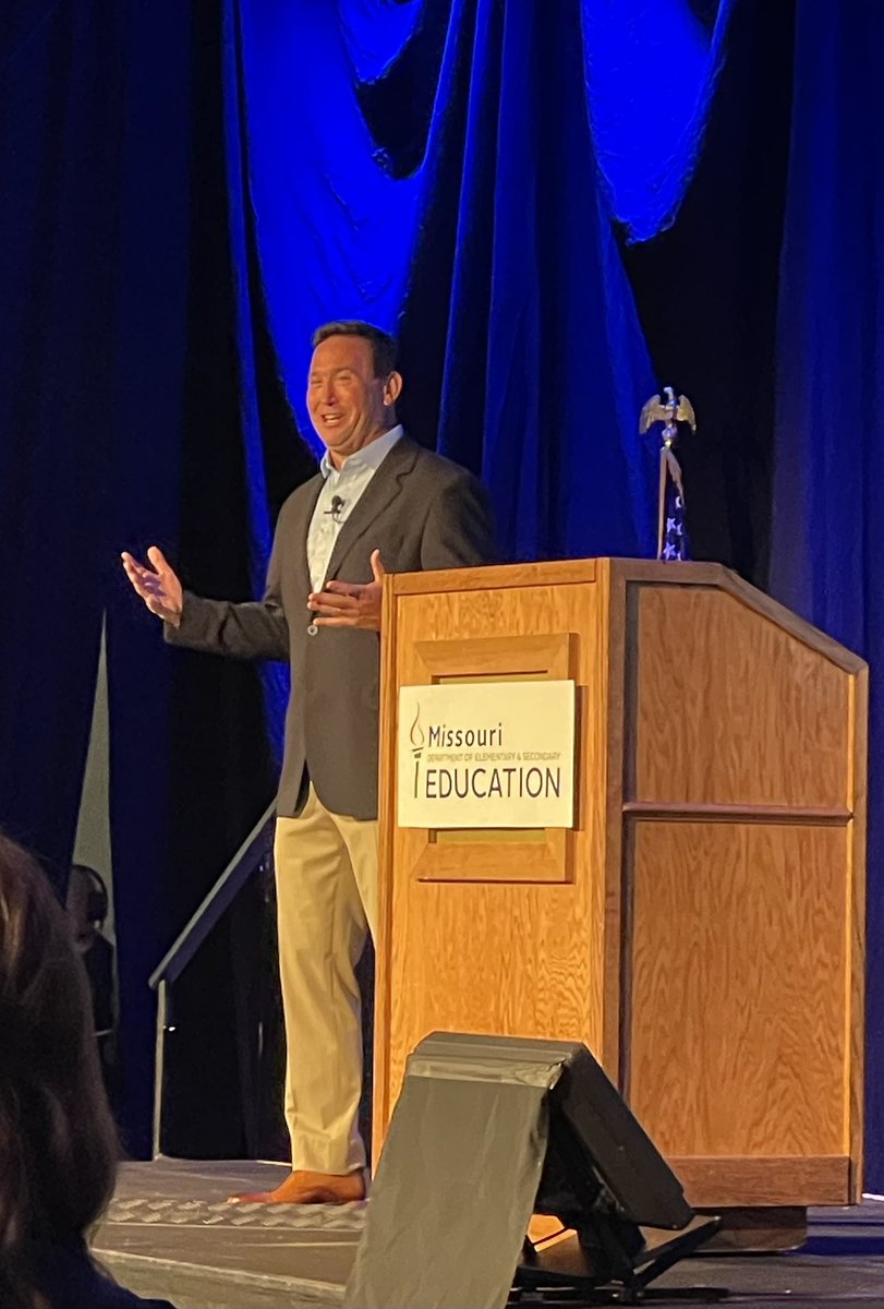 Jennifer Kephart (@drjkephart) on Twitter photo So blessed that I was able to meet one of my leadership heroβs, <a href="/JonGordon11/">Jon Gordon</a> . Thank you for leading the charge on a building the Power of Positive Leadership throughout the nation. ππ€© #GetTo #GratitudeWalks #BlueJayPRIDE So blessed that I was able to meet one of my leadership heroβs, <a href="/JonGordon11/">Jon Gordon</a> . Thank you for leading the charge on a building the Power of Positive Leadership throughout the nation. ππ€© #GetTo #GratitudeWalks #BlueJayPRIDE