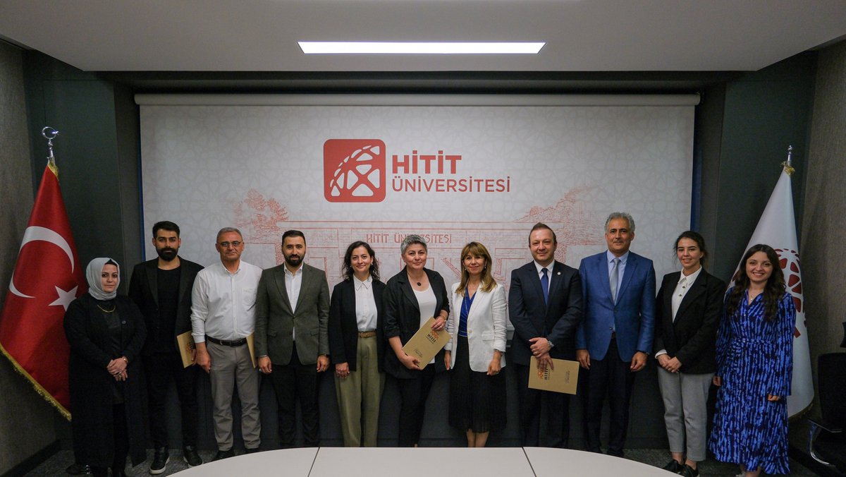 3400 yıllık ilaç reçetesi kadın el emeğiyle seramik tabletlere işlendi.

Çalışma, hem Çorum’un kültürel mirası Hitit Medeniyetini yansıtıyor hem de o dönemde bir ilacın nasıl kullanılacağına dair bilgiyi içeriyor.

✍️ haber.hitit.edu.tr/kultur-sanat/3…

#HititÜniversitesi <a href="/ProfAliOzturk/">Ali Osman Öztürk</a>