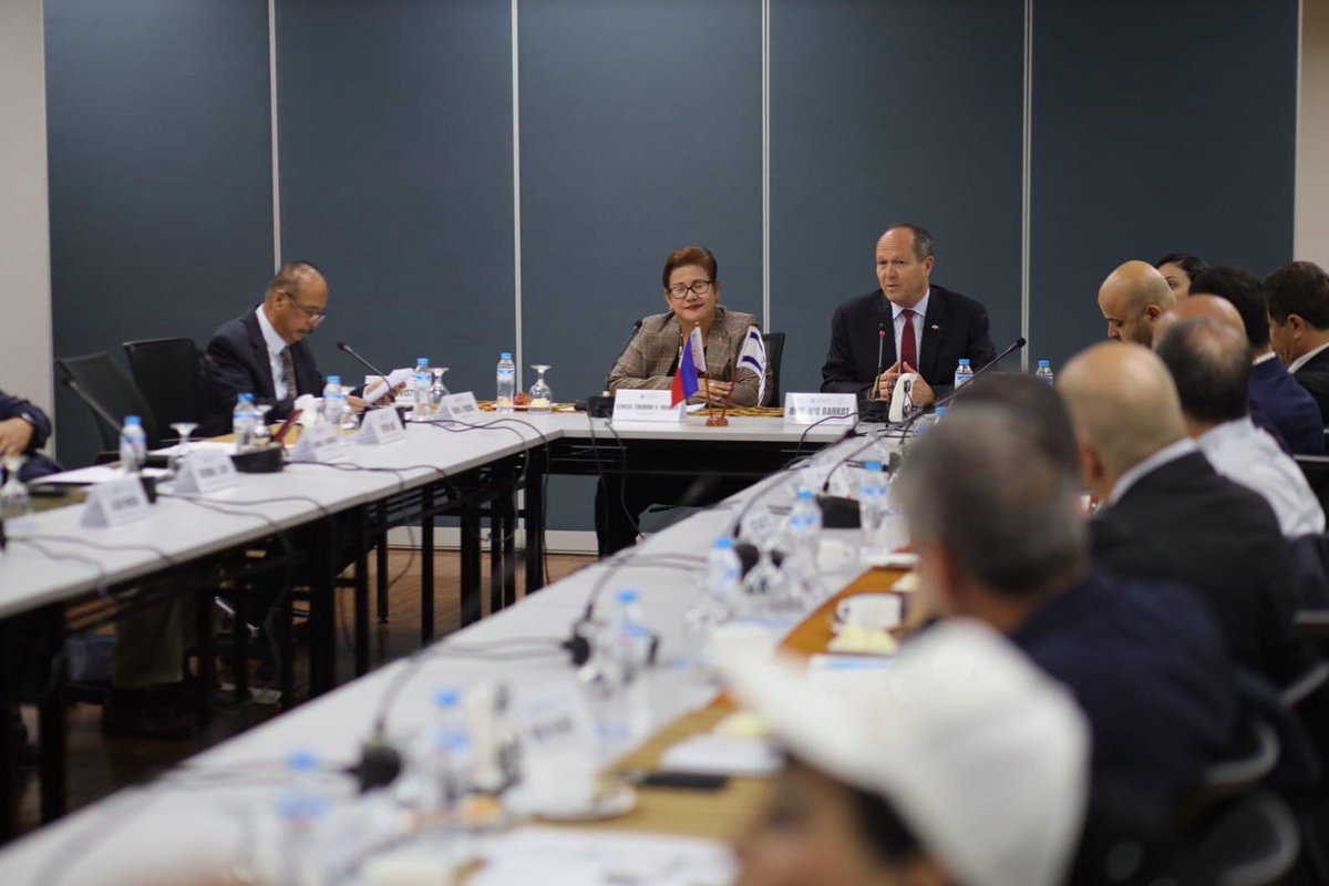 NirBarkat's tweet image. במסגרת הביקור הכלכלי מדיני שלי בפיליפינים, נפגשתי הבוקר עם הקונסולית אנונינה מנגיו [Enunina Mangio], נשיאת לשכת המסחר הפיליפינית (PCCI) ועם בכירים נוספים מהמגזר העסקי הפיליפיני.

ראיתי מקרוב את ההערכה הרבה שיש בפיליפינים לחדשנות והטכנולוגיה הישראלית, ואת הפוטנציאל האדיר לשיתוף…