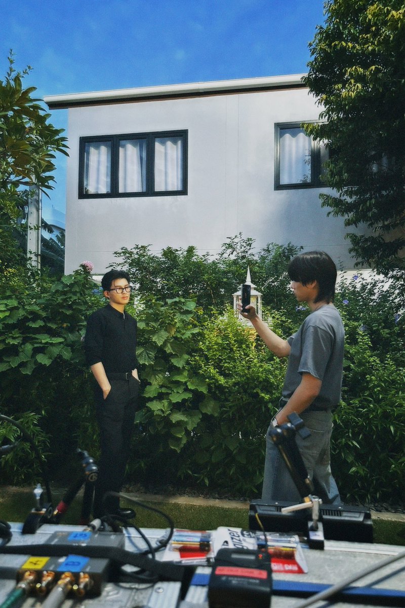 _ppspace's tweet image. ถือมือถือถ่ายรูปยังล้วงกระเป๋า ถ้ากุเกงตัวไหนมะมีเป๋า น้อมพุวินต้องลำบากแน่เลย 😌
คิวห้าแระ นับถอยหลังไปเรื่อยๆ 30 กว่าคิวเนาะ
#MeAndTheeSeries
#ปอนด์ภูวินทร์ #ppnaravit @ppnaravit #phuwintang @phuwintang