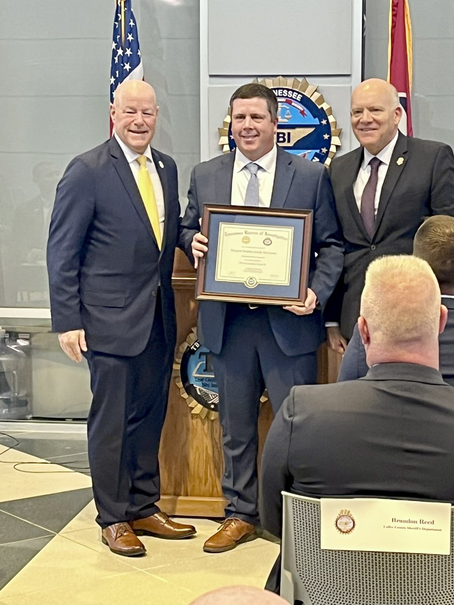 🎓 Sgt. Stephen McGowan of MPD’s School Resource Division graduated from the TBI 2025 State Academy!
 📅Session IX ceremony was held July 25 at TBI HQ in Nashville.
 👏Congrats, Sgt. McGowan!