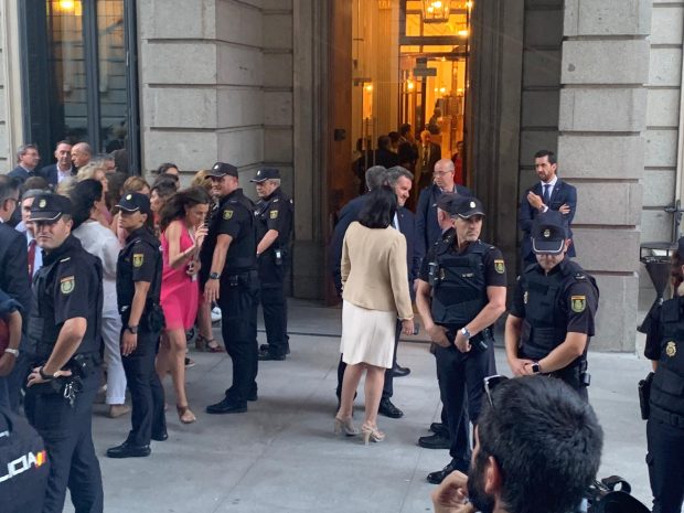 ChakNorris93's tweet image. Pedro Sánchez "No voy a decir que tenemos las calles más seguras del mundo, pero casi." vs Pedro Sánchez cada vez que sale a esas calles.