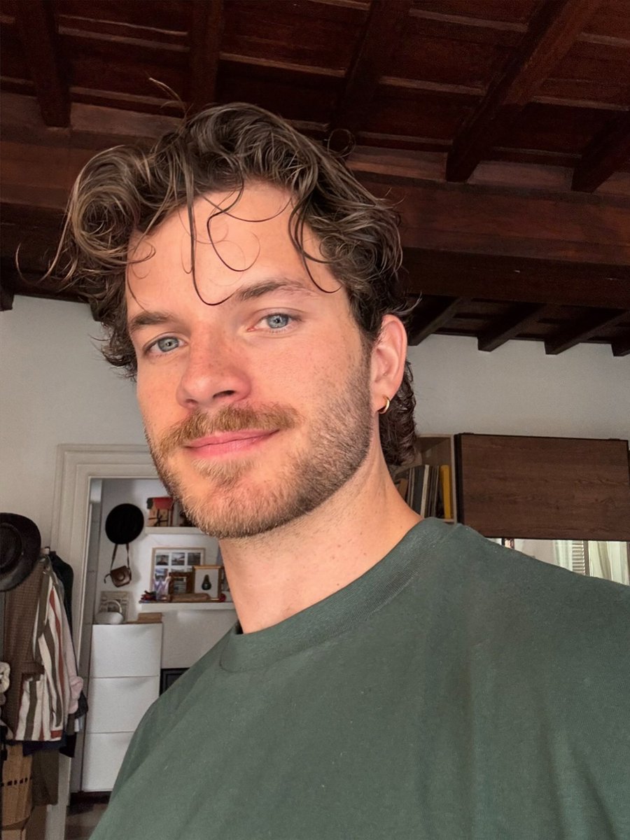 👨🏼