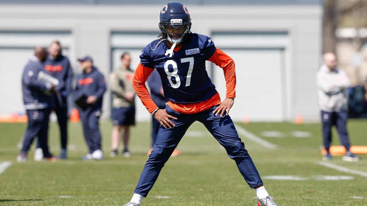 TheBearsWire's tweet image. Bears rookie Luther Burden III practices for first time in training camp bearswire.usatoday.com/story/sports/n…