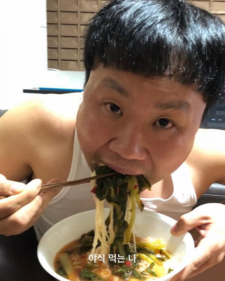 dolmannim's tweet image. .                                                            한입줘..?