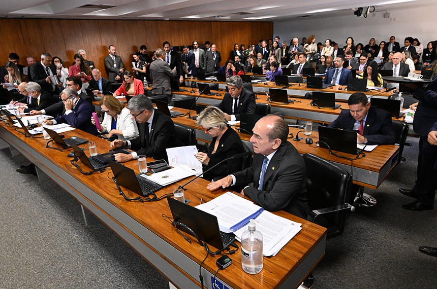 SenadoFederal's tweet image. Fake news, voto impresso e quarentena: os nós políticos do novo Código Eleitoral www12.senado.leg.br/noticias/mater…