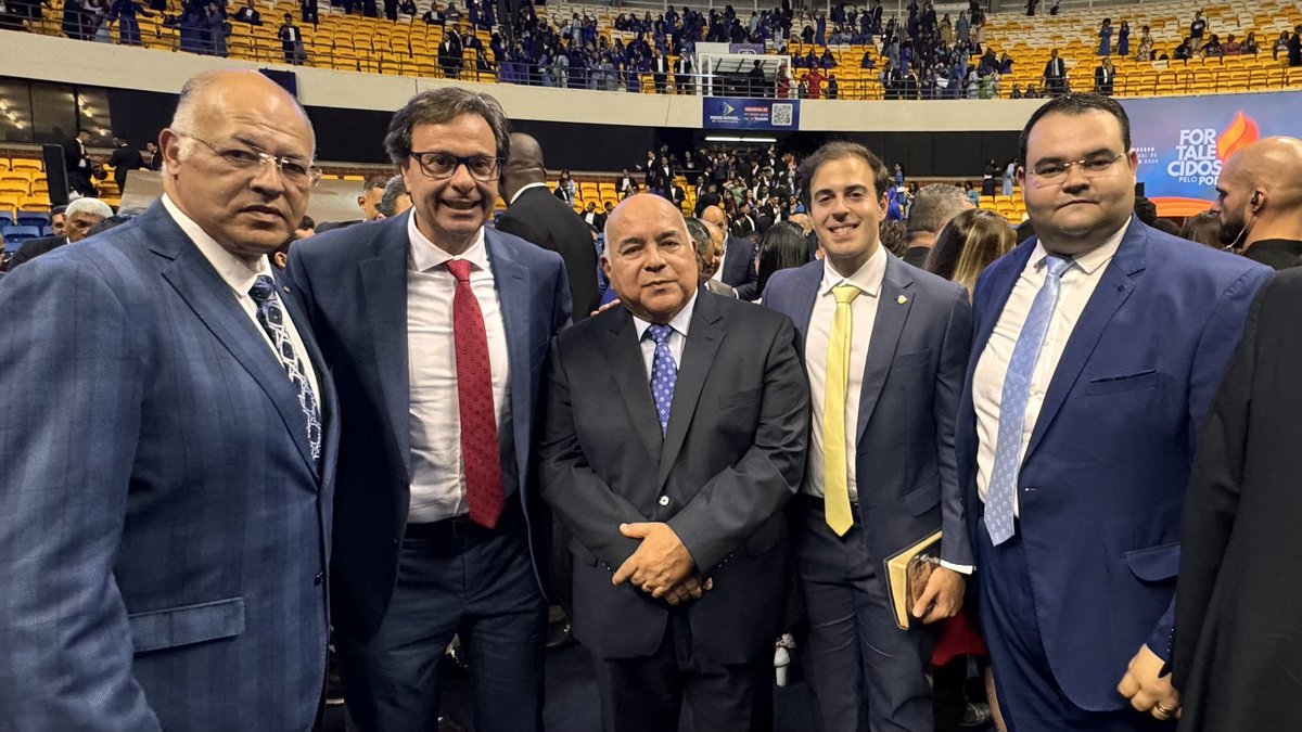Gilson Machado Filho (@gilsonmachado22) on Twitter photo Ontem participei do Congresso Estadual de Jovens da <a href="/ieadpe/">IEADPE (Oficial)</a>, ao lado do meu pai <a href="/gilsonmachadont/">Gilson Machado Neto</a>. Que festa maravilhosa! Saímos de lá revigorados, pedindo a Deus sabedoria e resiliência. Também oramos pela vida do nosso presidente <a href="/jairbolsonaro/">Jair M. Bolsonaro</a>. A única certeza que temos é que a Ontem participei do Congresso Estadual de Jovens da <a href="/ieadpe/">IEADPE (Oficial)</a>, ao lado do meu pai <a href="/gilsonmachadont/">Gilson Machado Neto</a>. Que festa maravilhosa! Saímos de lá revigorados, pedindo a Deus sabedoria e resiliência. Também oramos pela vida do nosso presidente <a href="/jairbolsonaro/">Jair M. Bolsonaro</a>. A única certeza que temos é que a