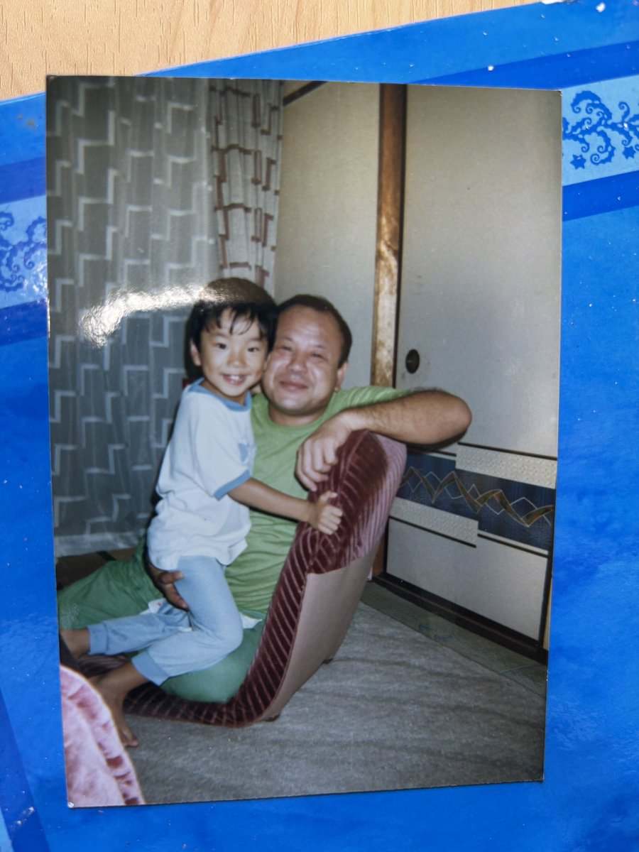 親父の49日法要が終わりました！

来週は偲ぶ会。

沢山の人達が来てくれるから親父も喜んでくれるはず！

そこに向けてアルバム作ってるけど
写真を色々見返すと改めてファンキーな父親だった事が分かる！笑

その中でもほっこりする1枚✌️笑