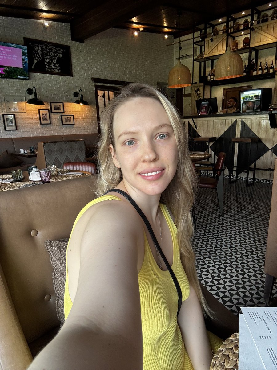 devmargooo's tweet image. No make up