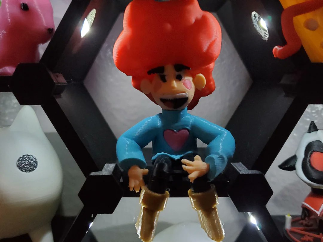 I am always delighted at what the tiny (but mighty) Lil' Guardsman fandom gets up to!

Spotted this 3D printed Lil on reddit from foobarturtle. She's giving Robot Chicken in the best way. 

reddit.com/r/lil_guardsma…